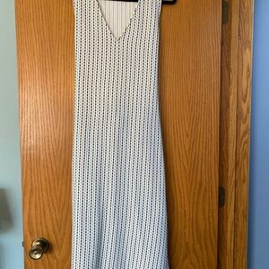 Ann Taylor Black and White Sleeveless V-Neck Maxi Dress